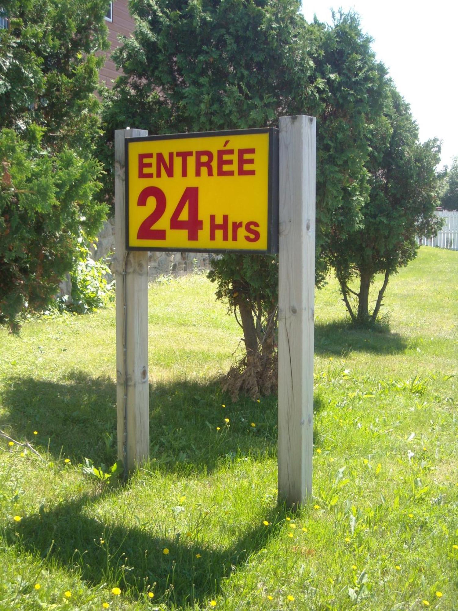Motel Montreal Notre-Dame-de-l'Ile-Perrot Bagian luar foto
