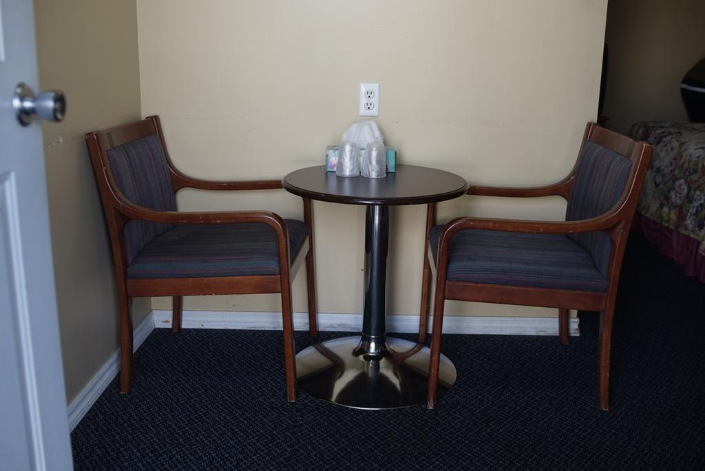 Motel Montreal Notre-Dame-de-l'Ile-Perrot Bagian luar foto