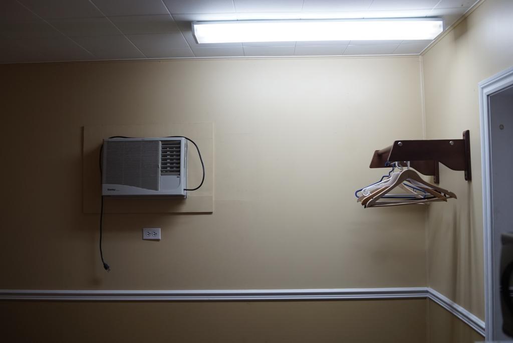 Motel Montreal Notre-Dame-de-l'Ile-Perrot Bagian luar foto