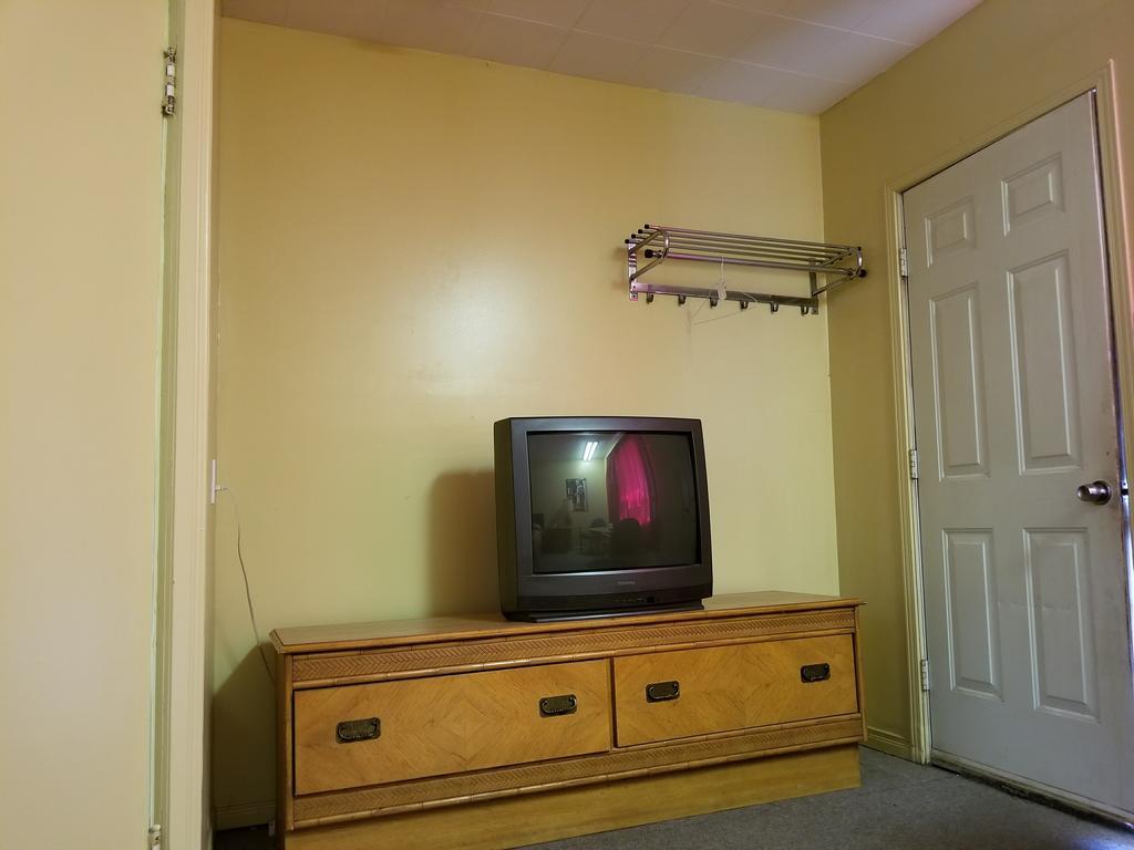 Motel Montreal Notre-Dame-de-l'Ile-Perrot Bagian luar foto