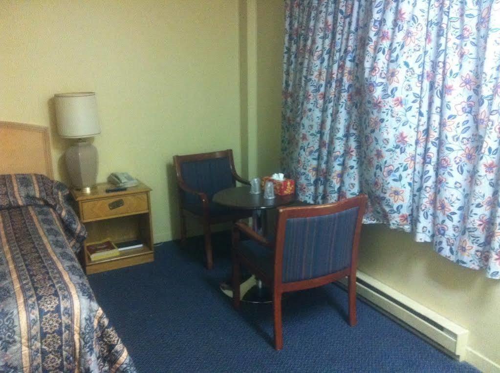 Motel Montreal Notre-Dame-de-l'Ile-Perrot Bagian luar foto