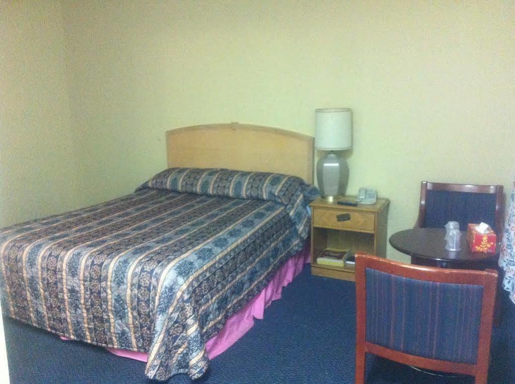 Motel Montreal Notre-Dame-de-l'Ile-Perrot Bagian luar foto